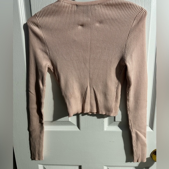 Pink ribbed low cut cross over long sleeve shirt 👚 - Picture 2 of 5